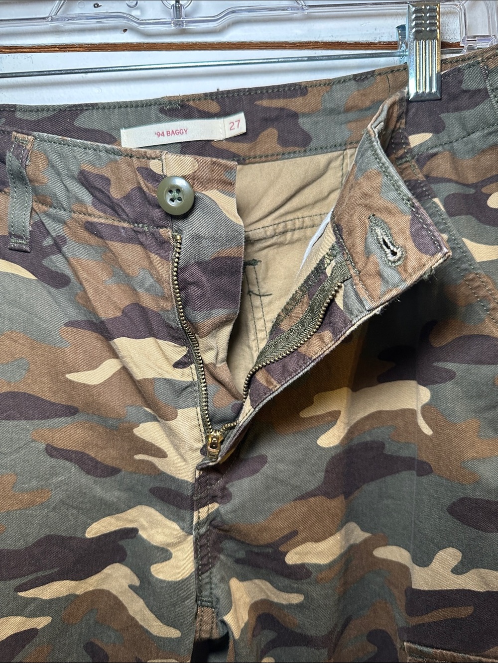 Levi’s 94’ Baggy Camo Cargo Pants - Picture 9 of 11